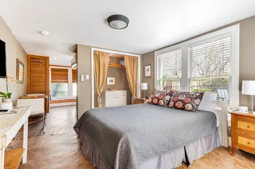 Cozy Studio Minutes From Barton springs and Downtown - Bungalow