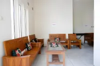 RedDoorz @ Jalan Raya Kaliwungu Selatan Kendal Hotels in Kendal