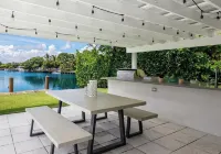 Sunset 4BR Waterfront Villa in Golden Isles w/ Heated Pool & Spa Hotels in Hallandale Beach