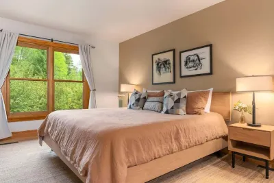 Tranquil Targhee Retreat: Shuttle, Creek, Hot Tubs  호텔