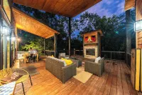 Modern, new cabin in tranquil Broken Bow/Hochatown with all the amenities