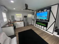 Stylish Guesthouse • Hot Tub • Private Entry