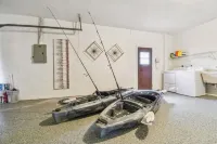 Waterfront 4-bedroom Pool house in fantastic Apollo Beach with AC, WiFi Hotels in Apollo Beach