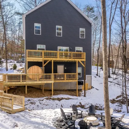 Modern Family Luxury, 6br, 5 bath, WOW factor! Sauna, Hot Tub, Game rms FirePit!