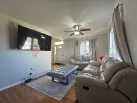 Charming 3-bedroom house in marvelous Elgin with AC, WiFi