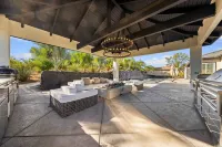 Spacious 4-bedroom house in delightful Riverside with WiFi, AC