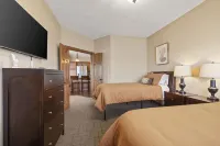 Riverwalk Retreat - Riverfront 3BR Condo w/ Jacuzzi & Lake Michigan Views