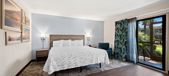 Red Roof Plus+ & Suites Naples Downtown-5th Ave S Hotels in Naples