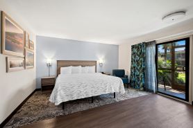 Red Roof Plus+ & Suites Naples Downtown-5th Ave S