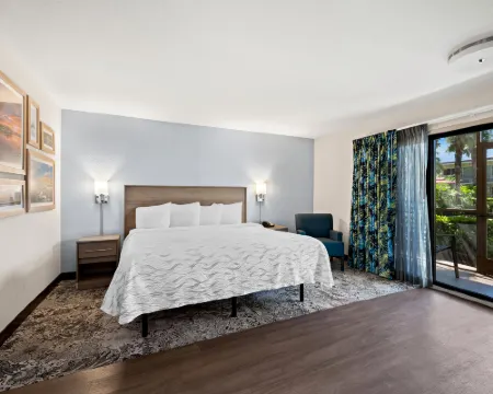 Red Roof Plus+ & Suites Naples Downtown-5th Ave S Hotels in Collier County