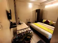 Sada Shiv Guest House ,3 Star Hotel Near Kashi Vishwanath Temple and Dashashwamedh Ghat with Parking