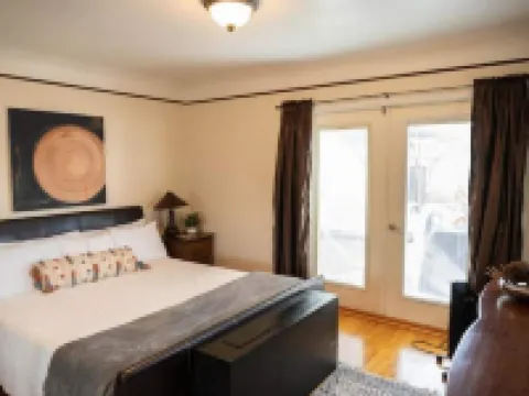 Bright Comfortable Home in Van Nuys Hotels in Van Nuys
