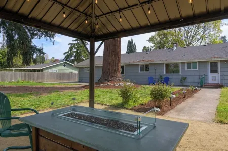 Wayside Retreat, Mins to Uofo, Hayward Field, Autzen, w Game Room, BBQ, Firepit