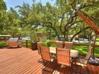 Family and pet friendly lake house on a quiet cove on Lake LBJ