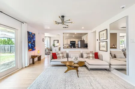 Bright & Charming Entire House in Peaceful Neighborhood