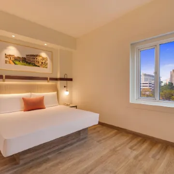 Red Fox by Lemon Tree Hotels, Hyderabad Отели рядом с достопримечательностью «Торговый центр Inorbit»