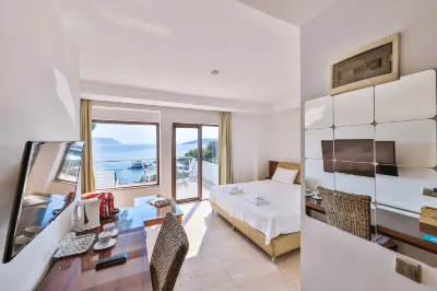 جاردينيا هوتل - لبالغين فقط Hotels near شاطئ الحصى الصغير