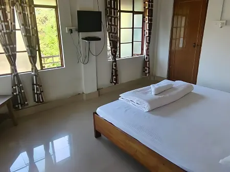 Kinglayang Homestay Отели в г. Чалза Махабари