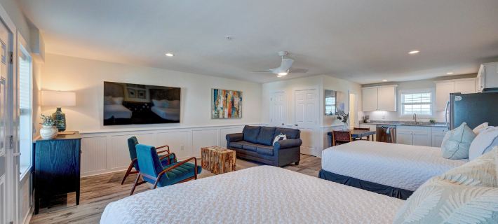 206 Queen Suite, 2nd Floor Low Tide Hotels in Pender County