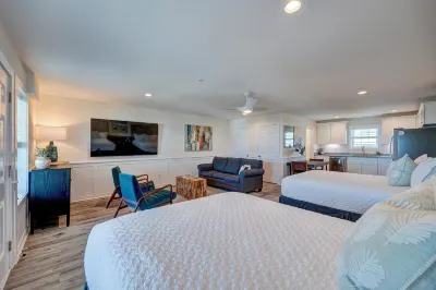 206 Queen Suite, 2nd Floor Low Tide Hotel di North Topsail Beach