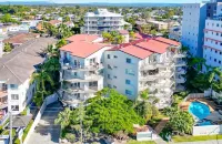 Bayview Beach Holiday Apartments Hotels in Biggera Waters