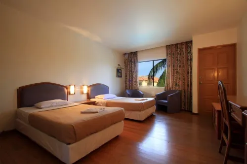 Seri Indah Resort Hotels in Batu Buruk