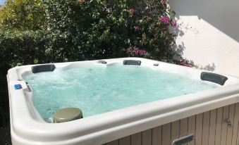 Elisa Seaside Luxury Suite Private Hot Tub, Beach