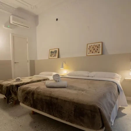 Hostal Hera Отели рядом с достопримечательностью «Зоопарк Барселоны»