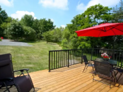 Cribs on the Hill Hotels in Picton