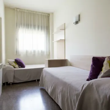 Residencia Universitaria Resa Los Abedules Hotels near UPNA