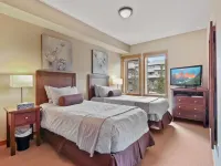 Spacious 3-Br Luxury Condo | Heated Pool + 3 Hot Tubs | Pool Table | Hm Theatre
