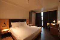 The World Surat Hotels in Сурат
