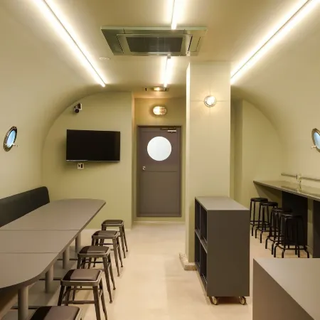 Red Submarine - Hostel