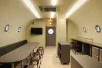 Red Submarine - Hostel Hotels in Kure