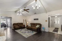 Private 3 Br Unit + Pool - Connected Owner's Unit - Sleeps 8