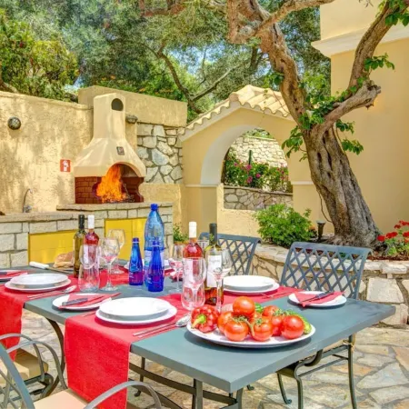 Theodora Villa - 2 BR Tranditional House Close to Gaios Town