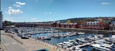 Meridian Bay Apartment Отели рядом с достопримечательностью «Клайн Гарденс»