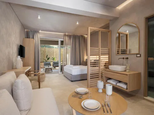 Hestia Boutique - Renovated Rooms Just Steps from the Beach - Hot Tub