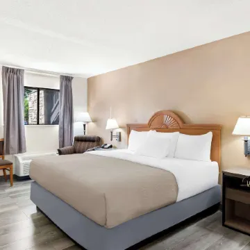 Quality Inn Cleveland Airport