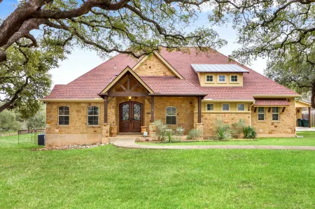 Piece of Haven A Hill Country Retreat for 7!