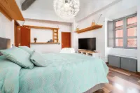 Oakmoon House Hotels near Santa Maria Cathedral