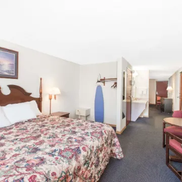 Days Inn by Wyndham Effingham