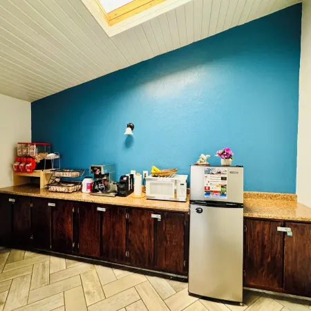 Ozark Inn & Suites