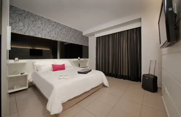 阿爾法城紅杉 HB 酒店