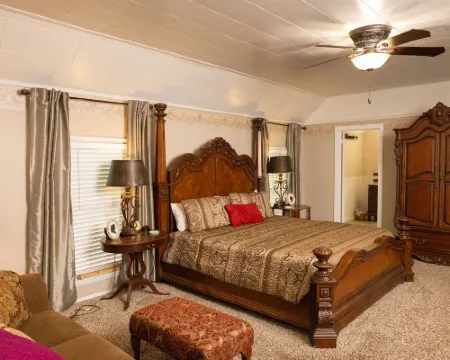 Sassafras Inn Hotels in Mena