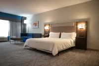Holiday Inn Express & Suites WEST CHESTER by IHG - Parking