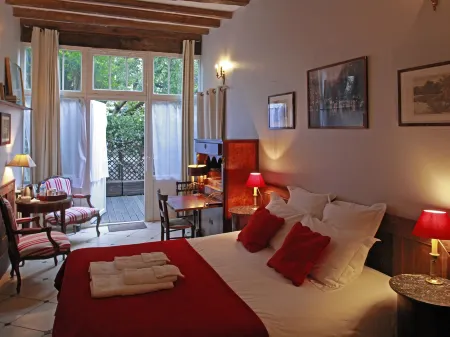 Les Chambres de Mathilde Отели рядом с достопримечательностью «Ancien couvent de la Baumette»