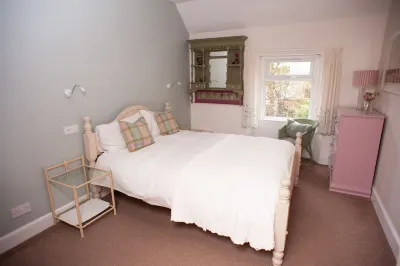 Bees Townhouse- Cupar