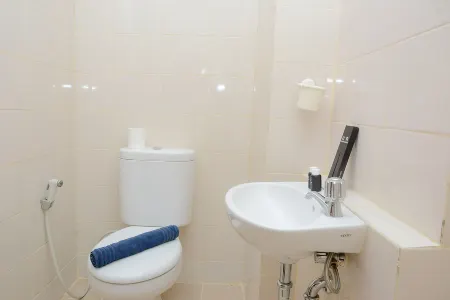 Alluring Studio at Lagoon Apartment Near Bekasi Town Square Отели в г. Rawalumbu