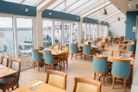 WatersEdge Hotel - Breakfast